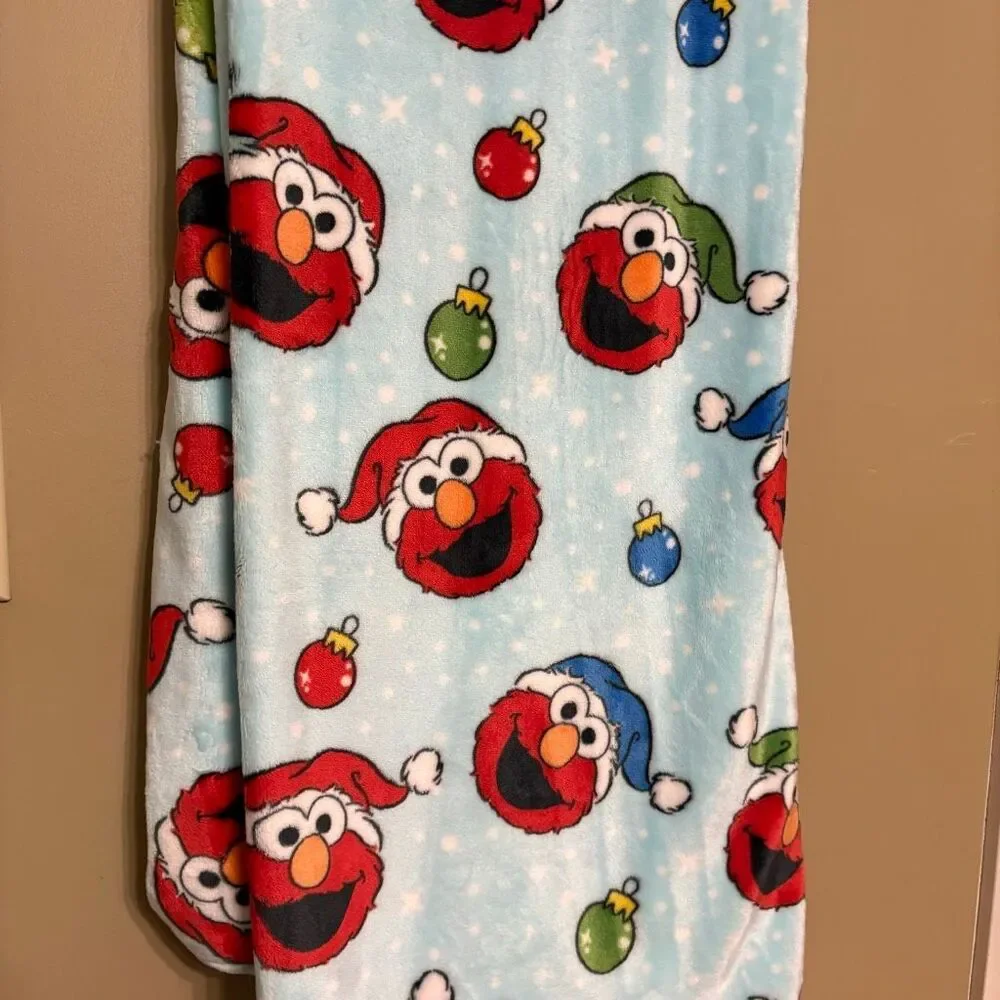 Sesame Street Blue Elmo Blanket Santa Hat Snow Ornament Blanket NWT